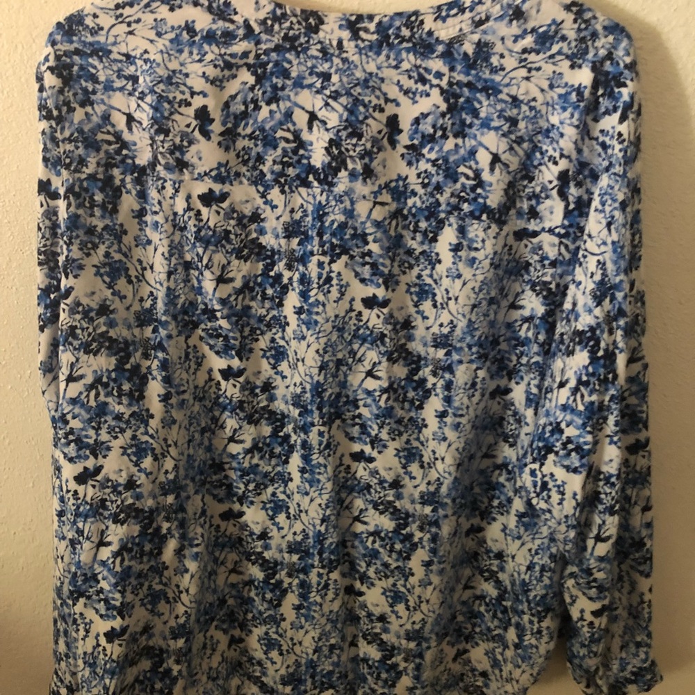 Nice blouse - Picture 3 of 3